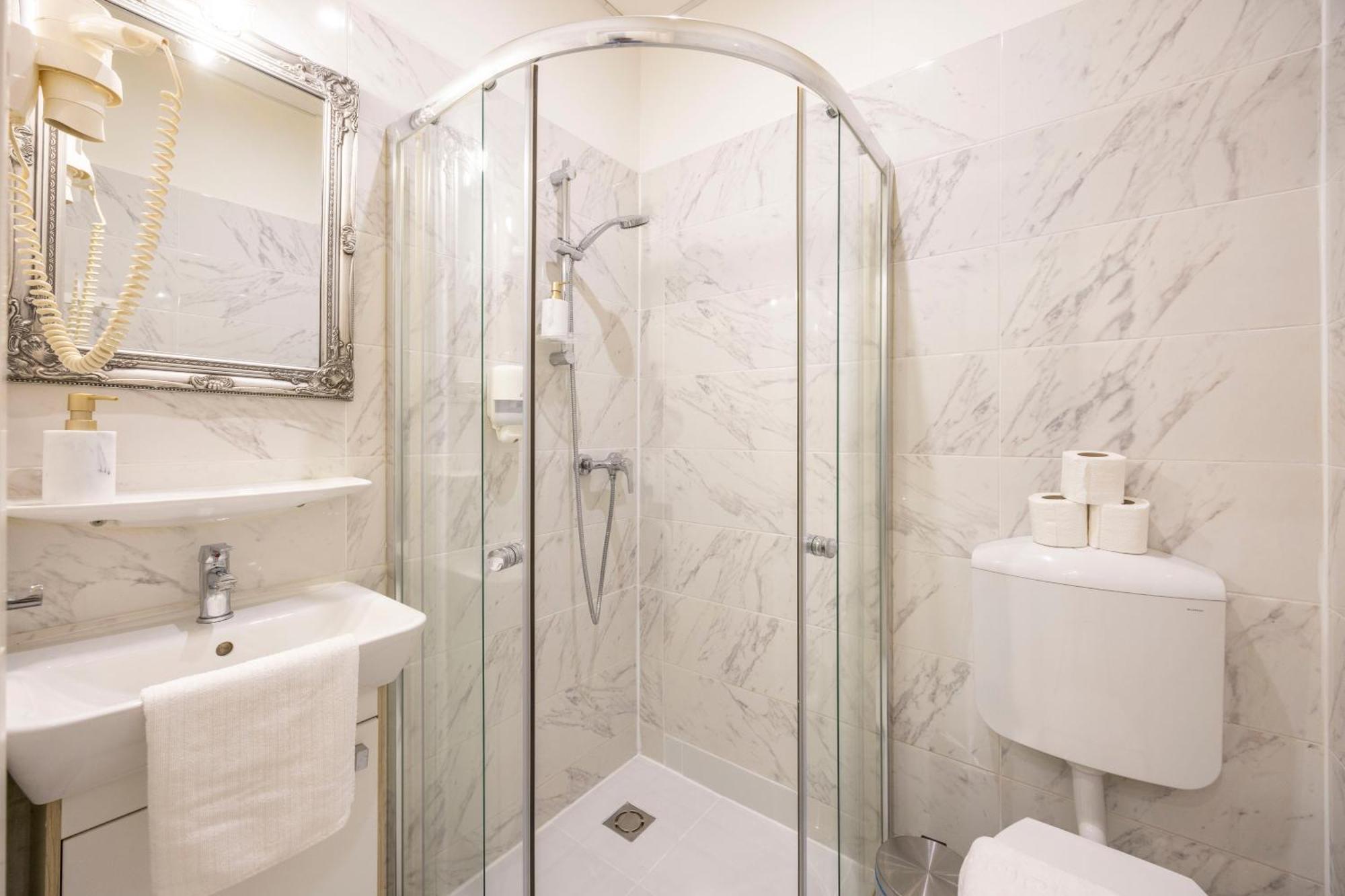 Exclusive Private Residence In The Center Of Bp W 4Bedrms, 4 Bathrms Budapest Eksteriør billede